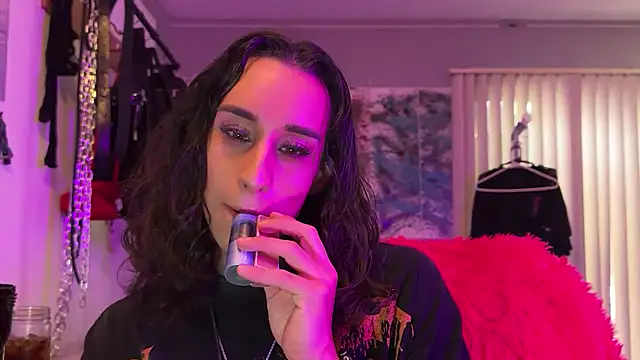 xoFrankie online show from October 10, 2025, 9:15 pm