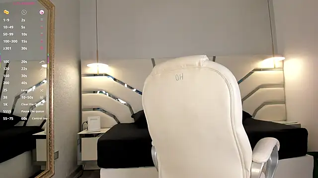 Julieth Rojas online show from September 23, 2025, 4:30 am