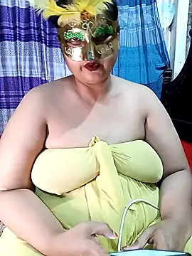 Snapshot of Tanisha-Chy chatting on April 25, 2026, 5:54 pm Tanisha-Chy online show from April 25, 2026, 5:54 pm