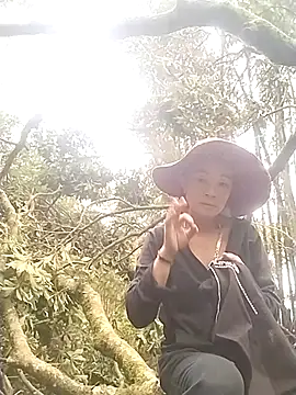 Snapshot of Hoala7890 chatting on October 3, 2025, 1:42 am Hoala7890 online show from October 3, 2025, 1:42 am