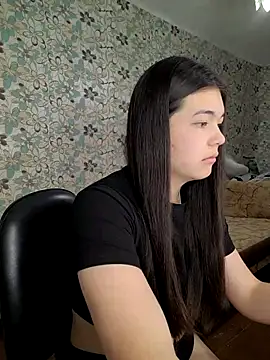 Snapshot of Albi_Glow chatting on September 25, 2025, 2:17 am Albi Glow online show from September 25, 2025, 2:17 am