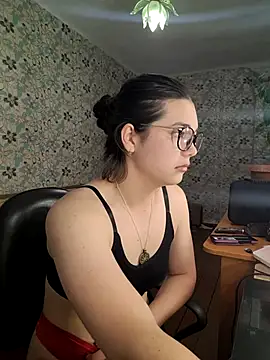 Snapshot of Albi_Glow chatting on October 11, 2025, 2:56 am Albi Glow online show from October 11, 2025, 2:56 am