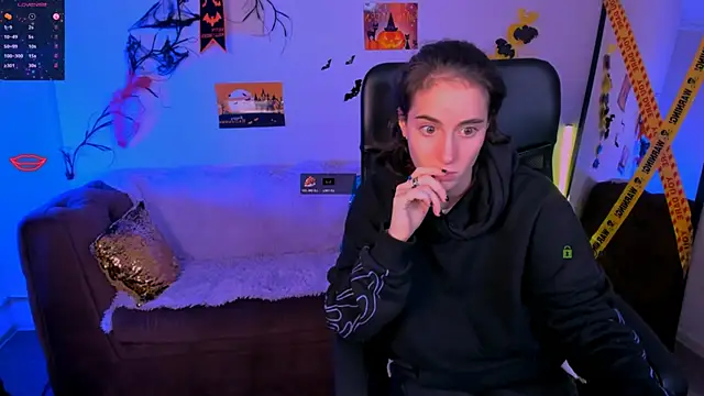 khloebeauty online show from November 4, 2025, 8:45 pm