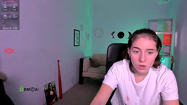 khloebeauty online show from December 3, 2025, 8:19 pm