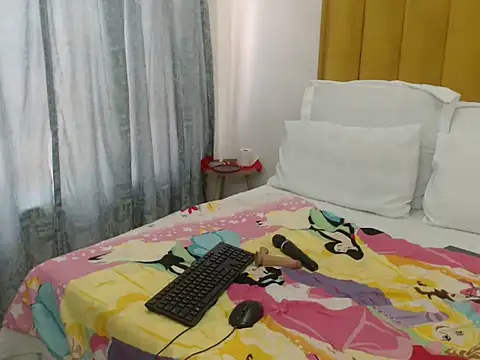 Snapshot of Bella_2025 chatting on November 12, 2025, 10:41 am Bella 2025 online show from November 12, 2025, 10:41 am