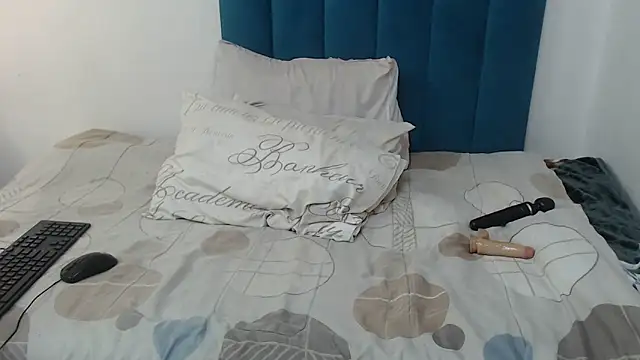 Bella 2025 online show from September 25, 2025, 6:58 pm