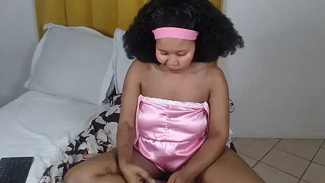 Snapshot of Bella_2025 chatting on January 7, 2026, 12:37 am Bella 2025 online show from January 7, 2026, 12:37 am