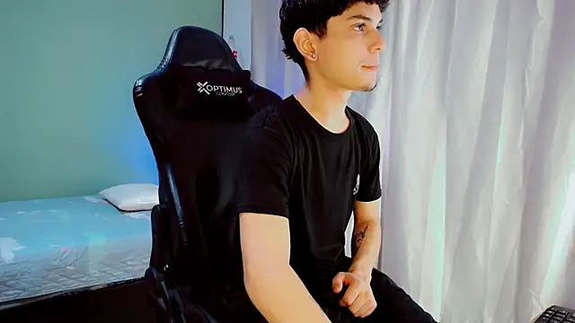 Snapshot of dilan_hott_ chatting on October 9, 2025, 8:42 pm dilan hott online show from October 9, 2025, 8:42 pm