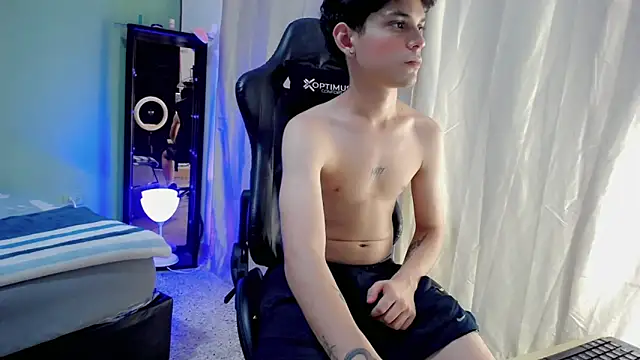 Snapshot of dilan_hott_ chatting on October 14, 2025, 8:31 pm dilan hott online show from October 14, 2025, 8:31 pm