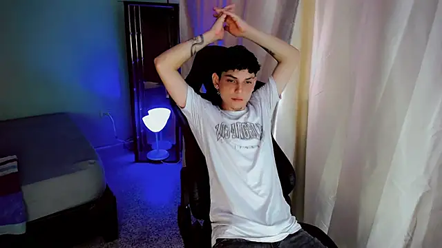 Snapshot of dilan_hott_ chatting on October 1, 2025, 3:05 pm dilan hott online show from October 1, 2025, 3:05 pm