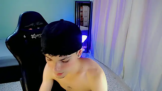 Snapshot of dilan_hott_ chatting on October 6, 2025, 9:04 pm dilan hott online show from October 6, 2025, 9:04 pm