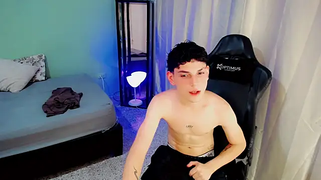 Snapshot of dilan_hott_ chatting on September 20, 2025, 8:47 pm dilan hott online show from September 20, 2025, 8:47 pm