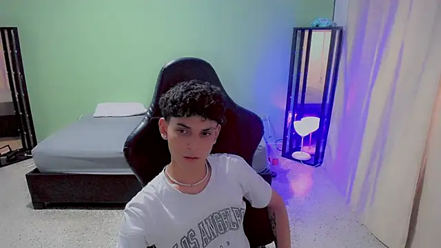 Snapshot of dilan_hott_ chatting on September 19, 2025, 9:19 pm dilan hott online show from September 19, 2025, 9:19 pm