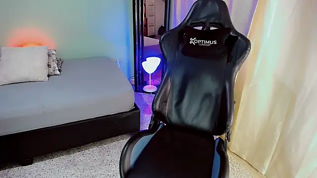 Snapshot of dilan_hott_ chatting on October 10, 2025, 8:42 pm dilan hott online show from October 10, 2025, 8:42 pm