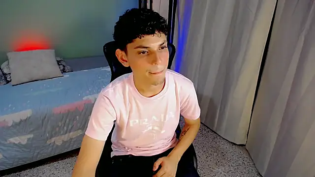 Snapshot of dilan_hott_ chatting on September 29, 2025, 10:48 pm dilan hott online show from September 29, 2025, 10:48 pm