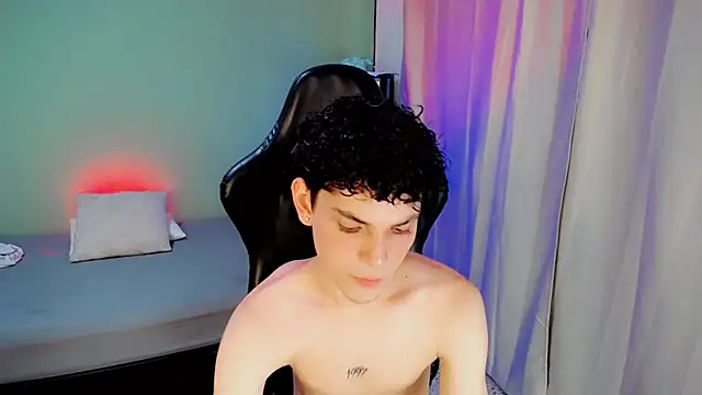 Snapshot of dilan_hott_ chatting on September 16, 2025, 8:32 pm dilan hott online show from September 16, 2025, 8:32 pm