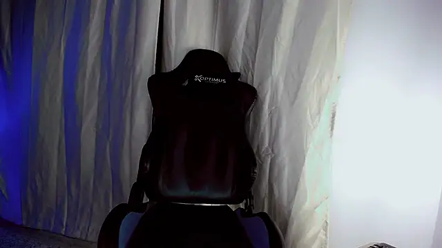 Snapshot of dilan_hott_ chatting on October 9, 2025, 12:00 am dilan hott online show from October 9, 2025, 12:00 am