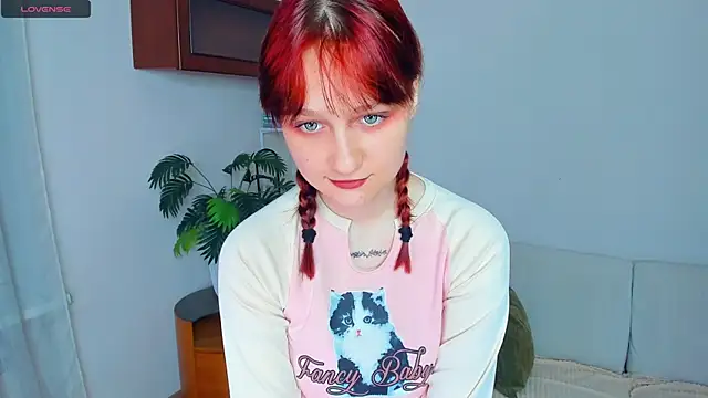 KatyKufel online show from November 26, 2025, 6:41 pm