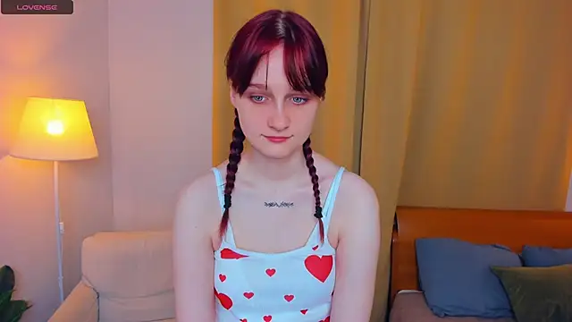 Snapshot of KatyKufel chatting on October 18, 2025, 6:32 pm KatyKufel online show from October 18, 2025, 6:32 pm