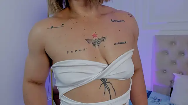 Snapshot of AliceFit_212 chatting on October 9, 2025, 1:33 pm AliceFit 212 online show from October 9, 2025, 1:33 pm