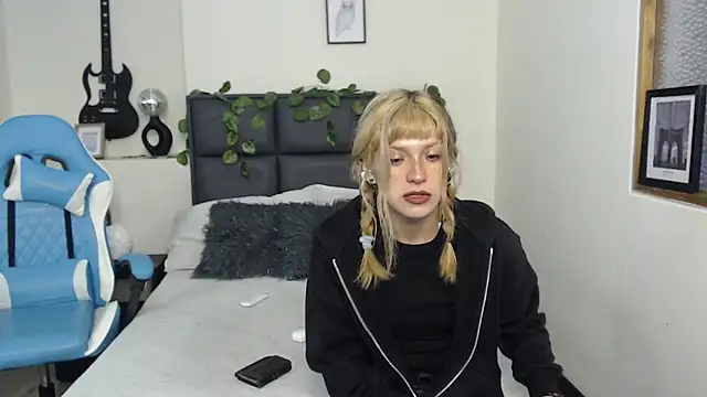 Snapshot of Amnesia_ chatting on September 29, 2025, 1:39 pm Amnesia online show from September 29, 2025, 1:39 pm