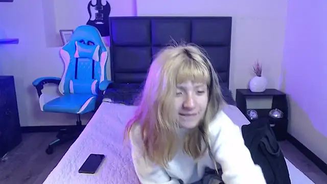 Snapshot of Amnesia_ chatting on October 12, 2025, 12:17 pm Amnesia online show from October 12, 2025, 12:17 pm