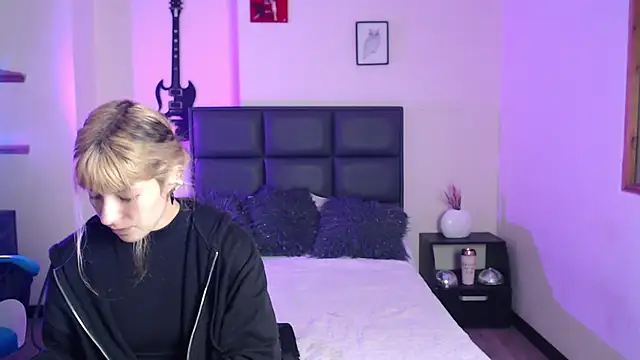 Snapshot of Amnesia_ chatting on October 8, 2025, 12:17 pm Amnesia online show from October 8, 2025, 12:17 pm