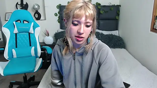 Snapshot of Amnesia_ chatting on September 25, 2025, 2:12 pm Amnesia online show from September 25, 2025, 2:12 pm