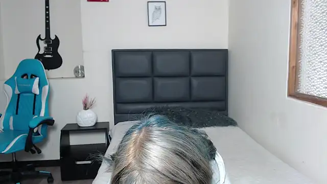 Snapshot of Amnesia_ chatting on November 4, 2025, 1:15 pm Amnesia online show from November 4, 2025, 1:15 pm