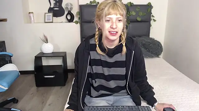 Snapshot of Amnesia_ chatting on October 2, 2025, 11:57 am Amnesia online show from October 2, 2025, 11:57 am