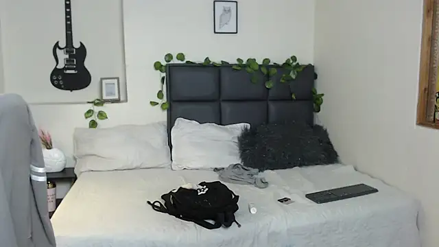 Snapshot of Amnesia_ chatting on September 22, 2025, 12:44 pm Amnesia online show from September 22, 2025, 12:44 pm