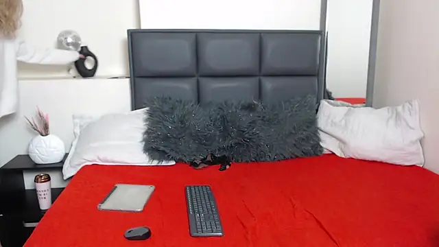 Snapshot of Amnesia_ chatting on September 19, 2025, 1:26 pm Amnesia online show from September 19, 2025, 1:26 pm