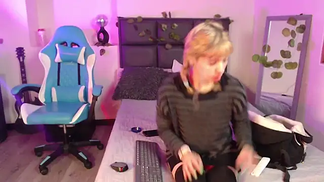 Snapshot of Amnesia_ chatting on October 3, 2025, 12:28 pm Amnesia online show from October 3, 2025, 12:28 pm