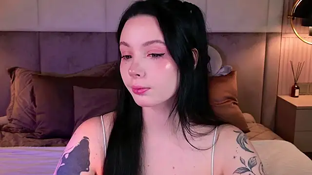 Snapshot of Goldy_Stark chatting on October 5, 2025, 8:43 pm Goldy Stark online show from October 5, 2025, 8:43 pm