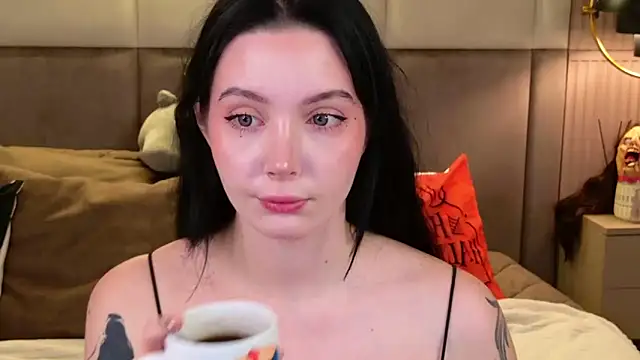 Goldy Stark online show from October 18, 2025, 8:33 pm