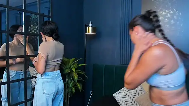 Snapshot of aliceandsia chatting on November 4, 2025, 7:28 pm aliceandsia online show from November 4, 2025, 7:28 pm