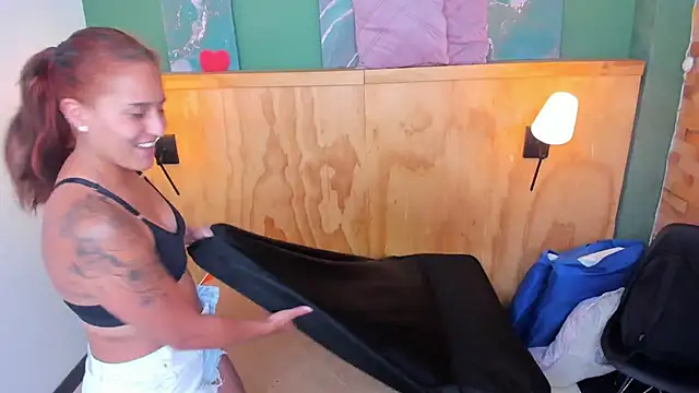 Snapshot of aliceandsia chatting on December 5, 2025, 7:12 pm aliceandsia online show from December 5, 2025, 7:12 pm