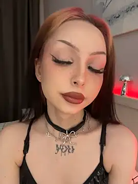 Lina Thornton  online show from December 5, 2025, 8:28 pm