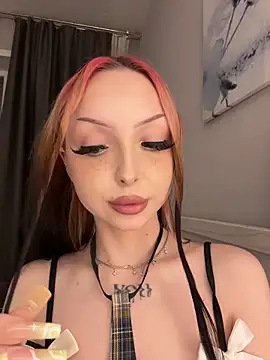 Lina Thornton  online show from March 11, 2026, 9:42 pm