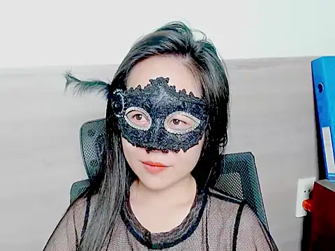 Snapshot of Bee_zzzz chatting on July 16, 2026, 12:07 am Bee zzzz online show from July 16, 2026, 12:07 am
