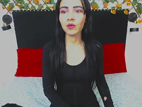 valerythompsonper online show from April 4, 2026, 7:42 pm