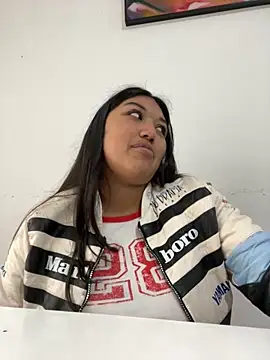 Snapshot of SharaRous chatting on October 16, 2025, 11:18 am SharaRous online show from October 16, 2025, 11:18 am