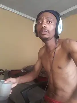 Snapshot of Hidden_African_Fruit chatting on February 14, 2026, 5:29 am Hidden African Fruit online show from February 14, 2026, 5:29 am