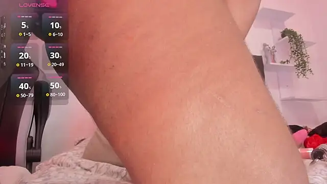 Snapshot of AngelThroatt chatting on October 11, 2025, 3:35 pm AngelThroatt online show from October 11, 2025, 3:35 pm