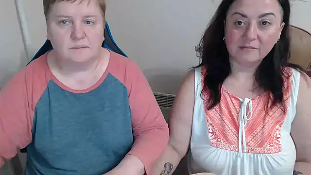 Snapshot of Bertie_Adeline chatting on November 29, 2025, 9:59 pm Bertie Adeline online show from November 29, 2025, 9:59 pm