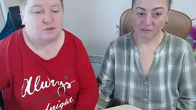 Snapshot of Bertie_Adeline chatting on November 27, 2025, 8:37 am Bertie Adeline online show from November 27, 2025, 8:37 am