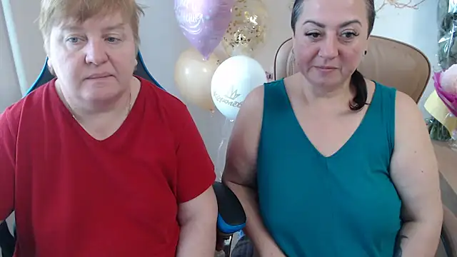 Snapshot of Bertie_Adeline chatting on October 19, 2025, 8:06 am Bertie Adeline online show from October 19, 2025, 8:06 am