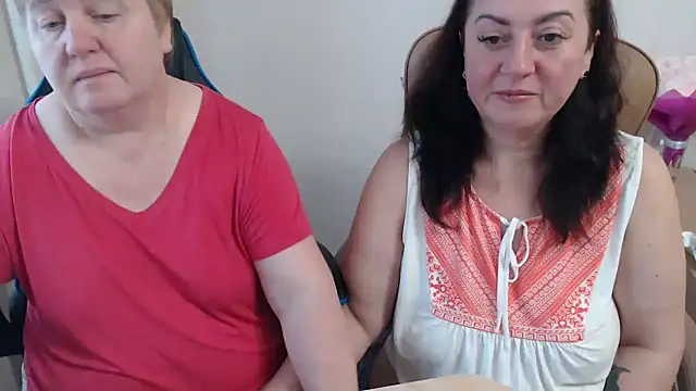 Snapshot of Bertie_Adeline chatting on November 8, 2025, 8:29 am Bertie Adeline online show from November 8, 2025, 8:29 am