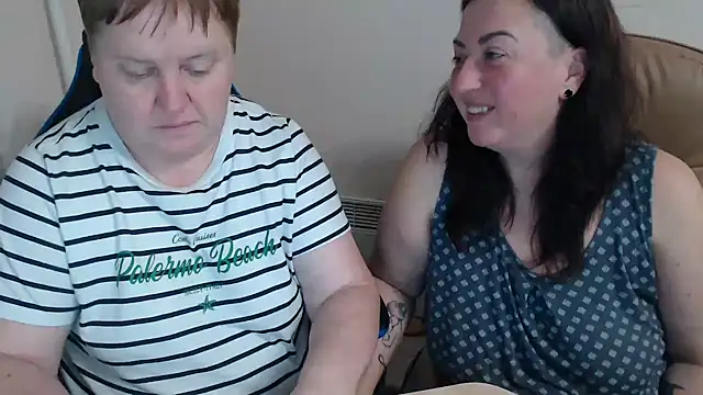 Snapshot of Bertie_Adeline chatting on November 23, 2025, 9:25 pm Bertie Adeline online show from November 23, 2025, 9:25 pm