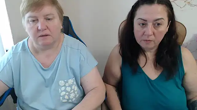 Snapshot of Bertie_Adeline chatting on November 9, 2025, 8:51 am Bertie Adeline online show from November 9, 2025, 8:51 am